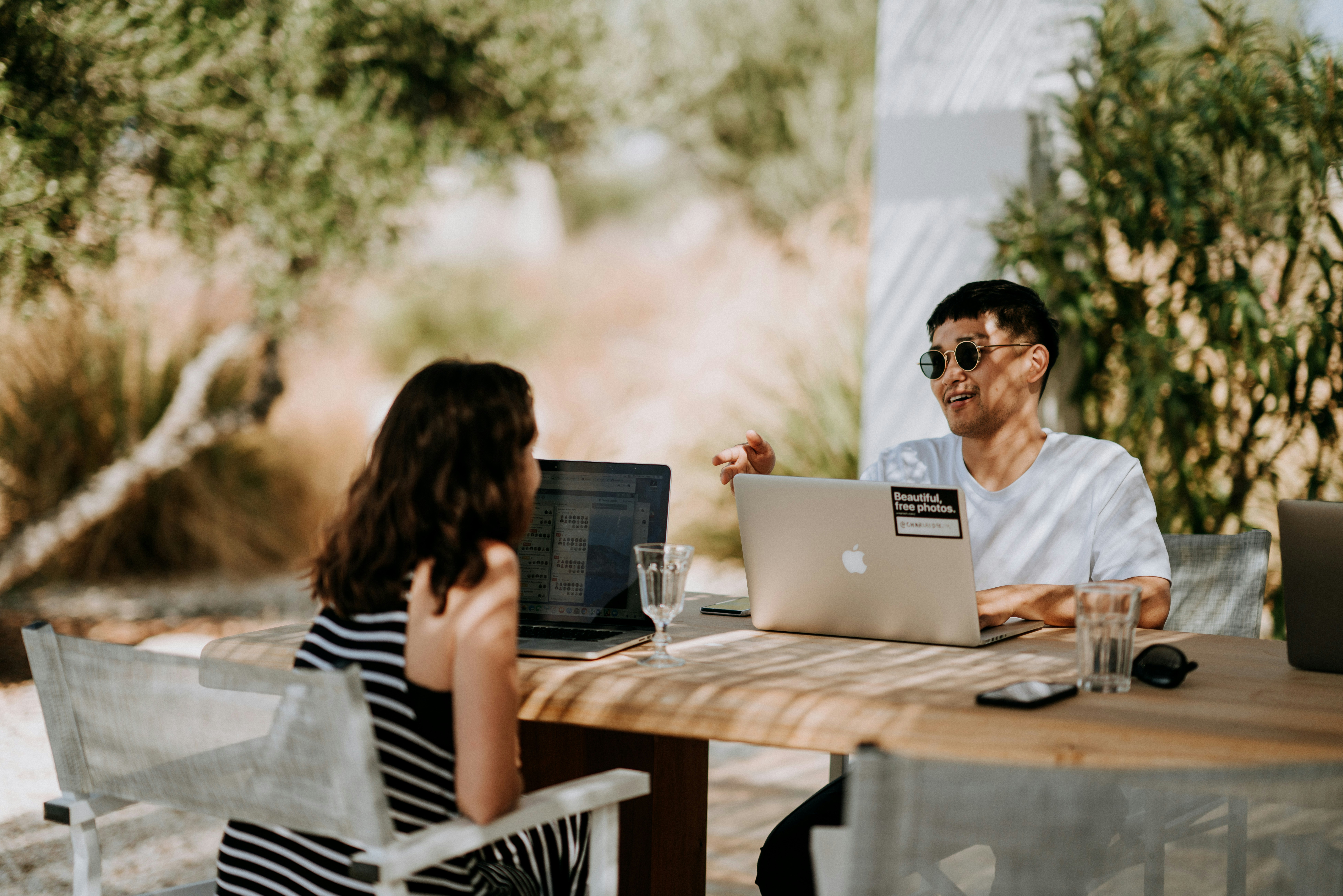 Sicher von unterwegs aus oder im Urlaub arbeiten Tipps